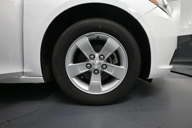 Used 2015 White Chevrolet LS image 11