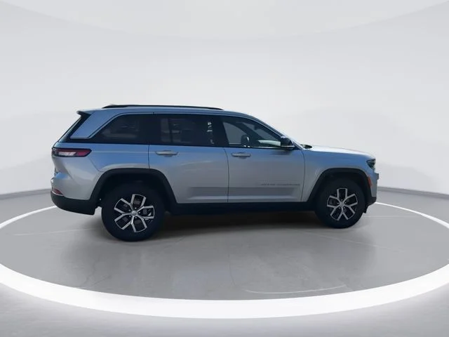 Used 2024 Silver Jeep Limited image 7