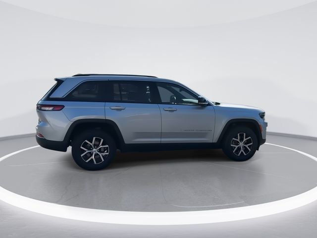Used 2024 Silver Jeep Limited image 7