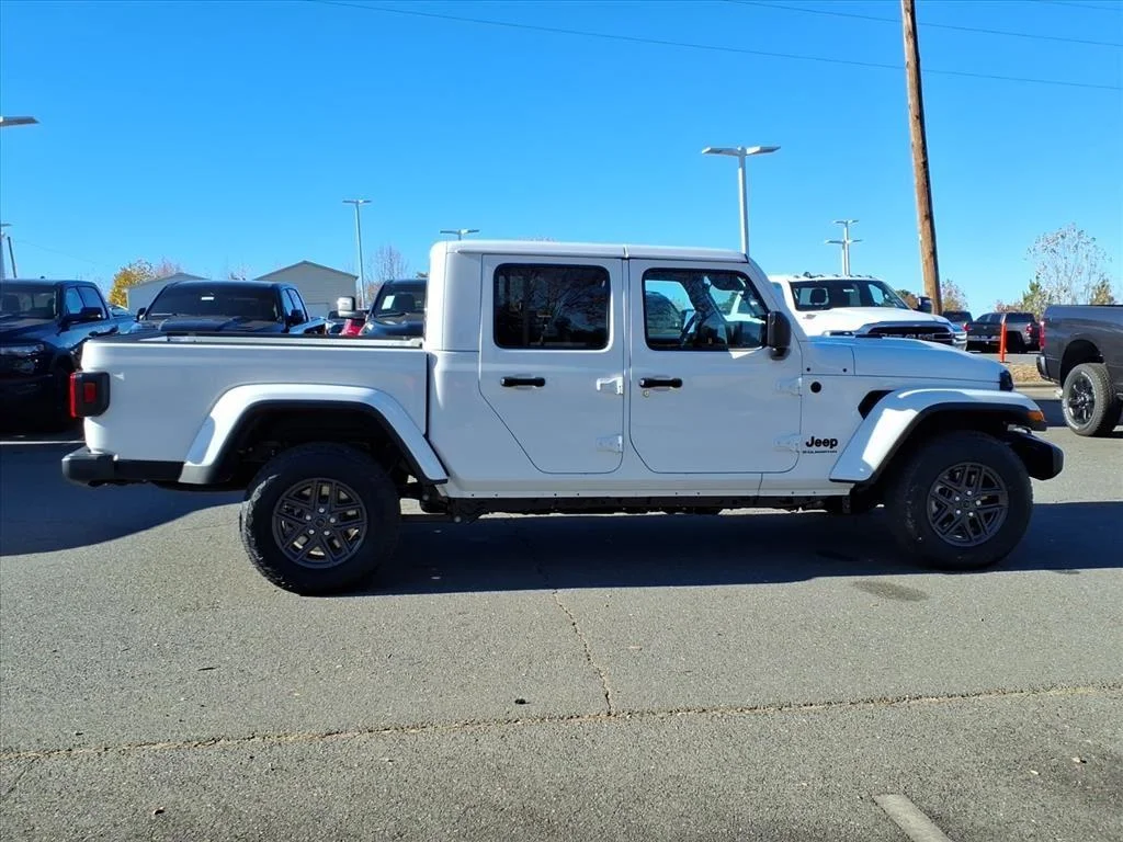 New 2026 Bright White Clear-Coat Exterior Paint Jeep Sport S image 20