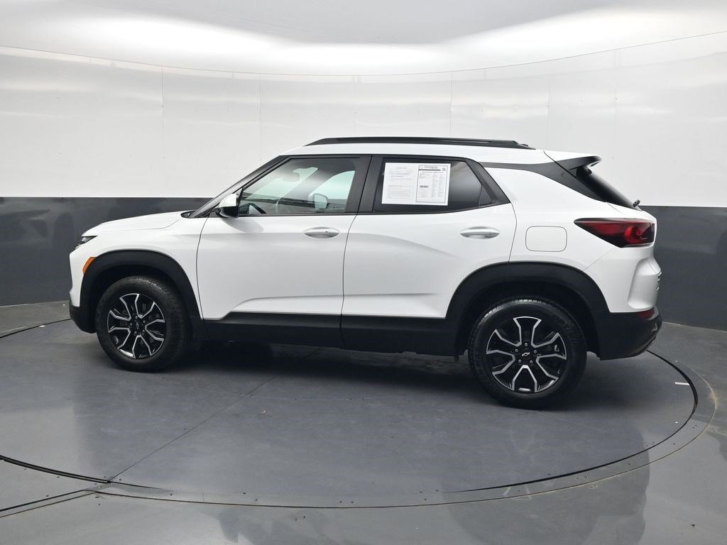Used 2024 Summit White Chevrolet ACTIV image 7