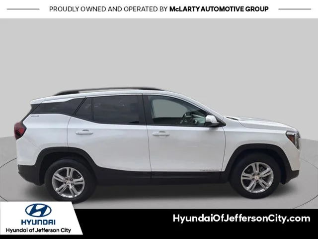 Used 2022 White GMC SLE image 2