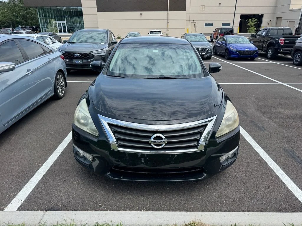 Used 2015 Black Nissan 2.5 SL image 6