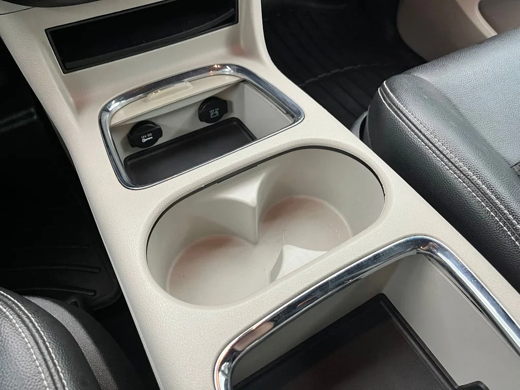 Used 2019 Black Dodge SXT image 28