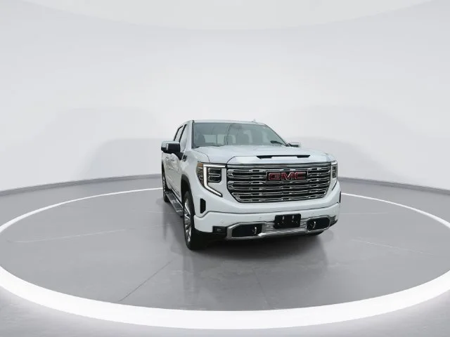 Used 2023  GMC Denali image 3