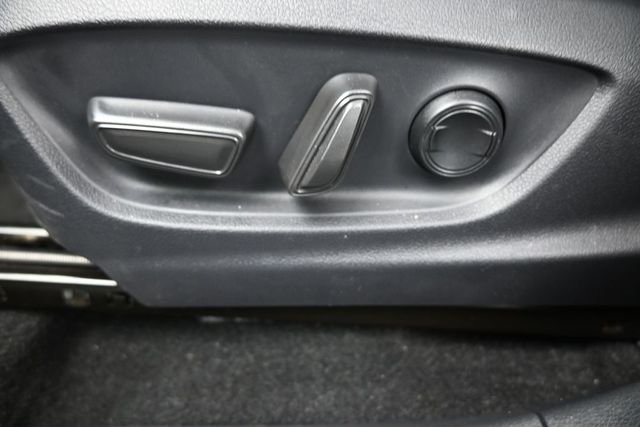 Used 2025  Toyota XLE image 32