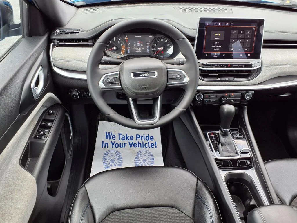 Used 2023 Blue Jeep Latitude image 4