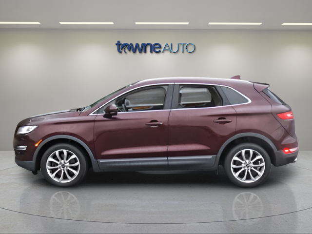 Used 2019 Burgundy Lincoln Select image 4
