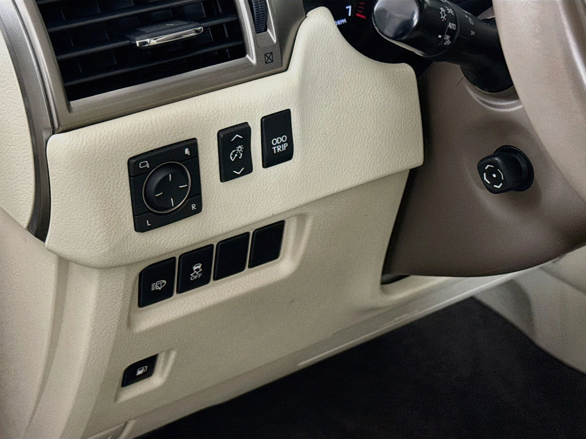 Used 2019 Starfire Pearl Lexus 460 image 10