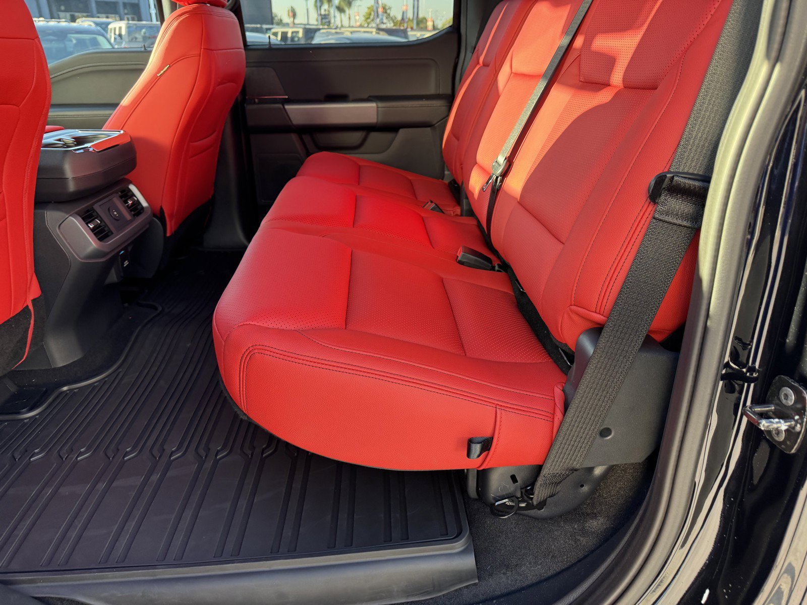 2025 Ford F-150 XLT - Photo 11