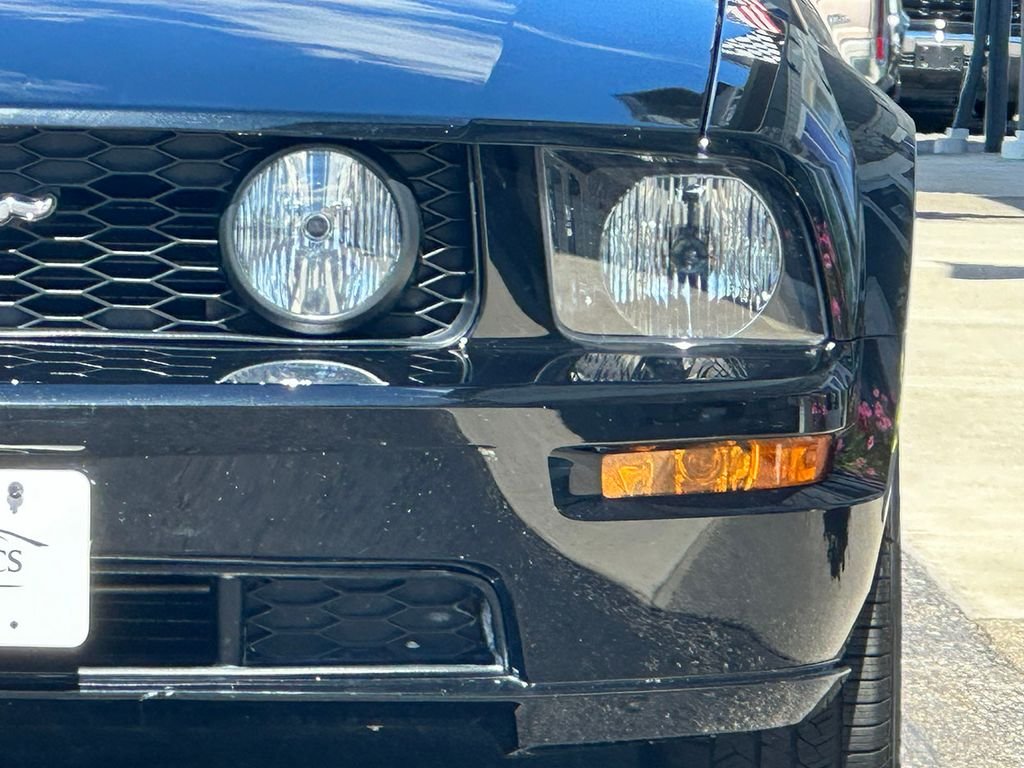 Used 2005 Black Ford  image 10