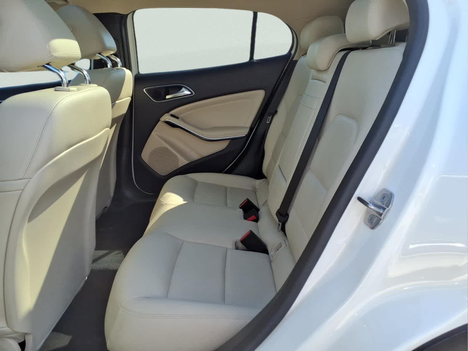 Used 2019 Polar White Mercedes-Benz GLA 250 image 30