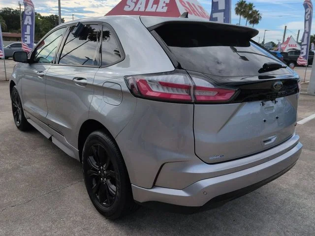 Used 2022 Silver Ford SE image 6
