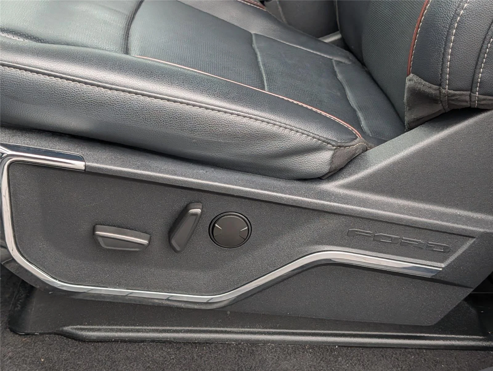 Used 2023 Carbonized Gray Ford LARIAT image 10