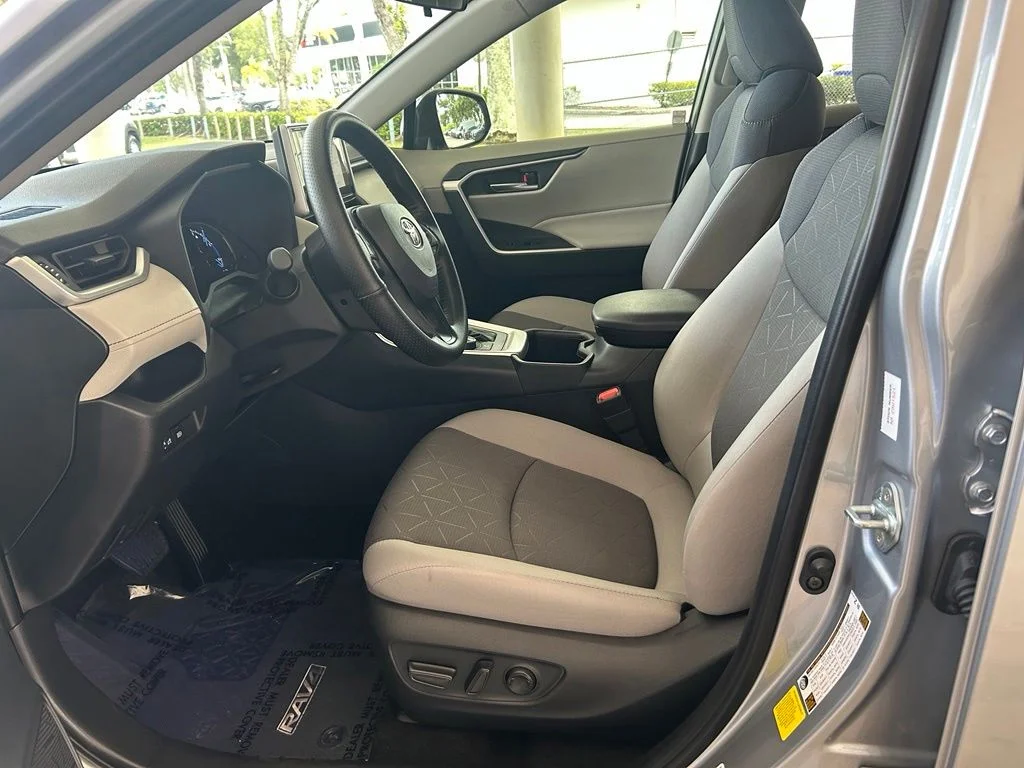 Used 2025 Silver Toyota XLE image 5