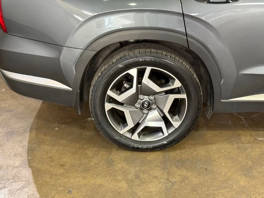 Used 2023 Graphite Hyundai Limited image 6
