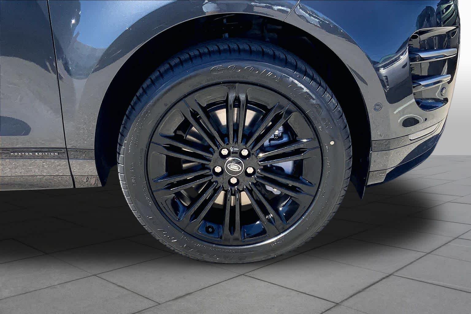 New 2026 Carpathian Grey Land Rover Hoxton Edition image 11