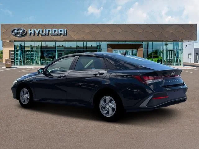 New 2026 Abyss Black Hyundai SE image 4