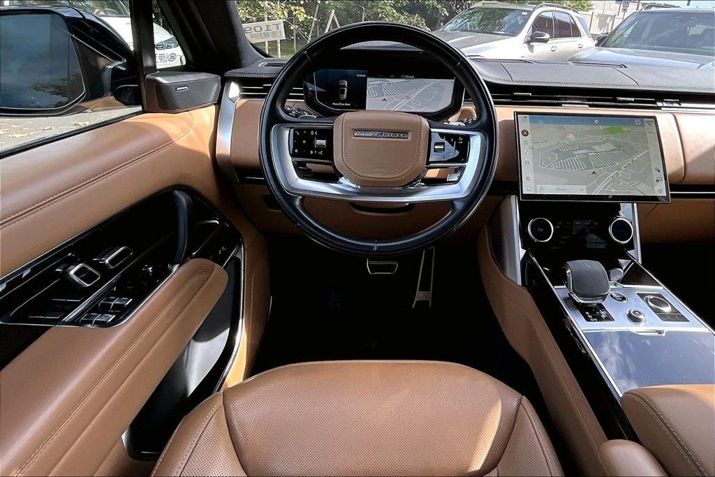 Used 2023 Black Land Rover SE image 5