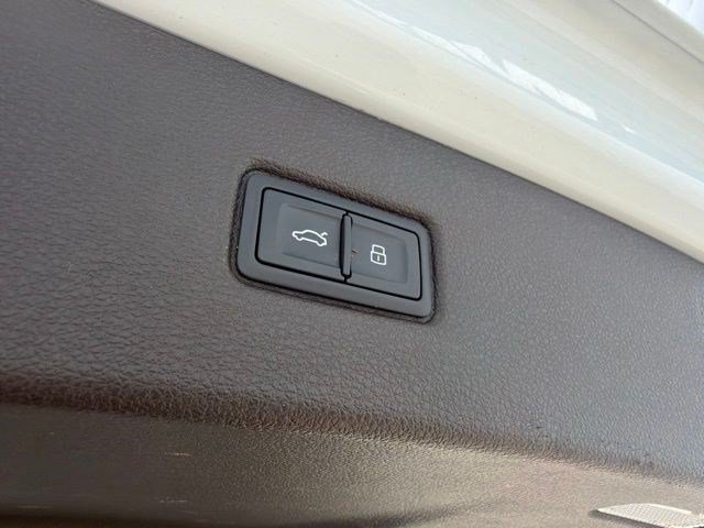 Used 2018 White Audi Prestige image 21