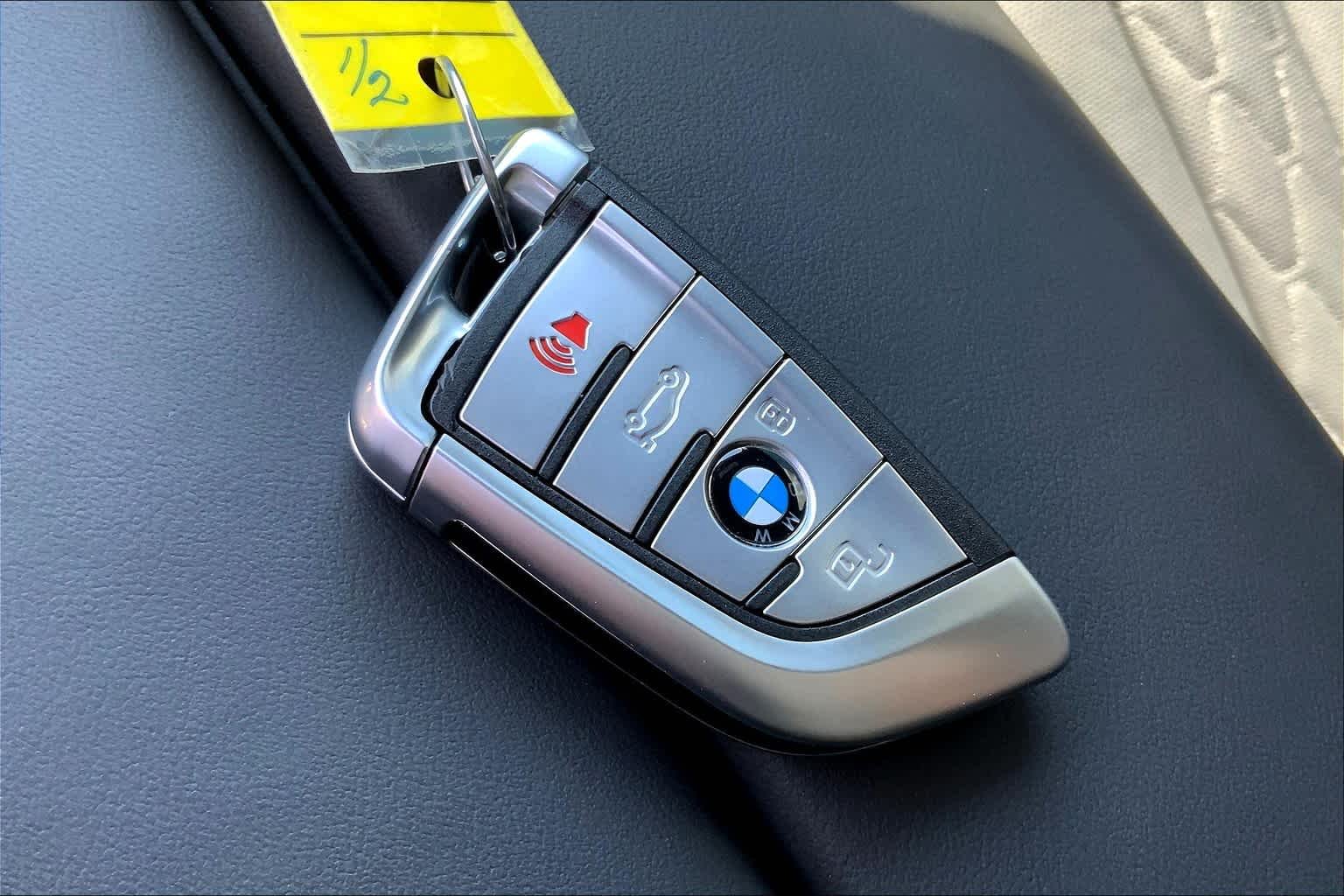 Used 2022 Mineral White Metallic BMW ALPINA XB7 image 14
