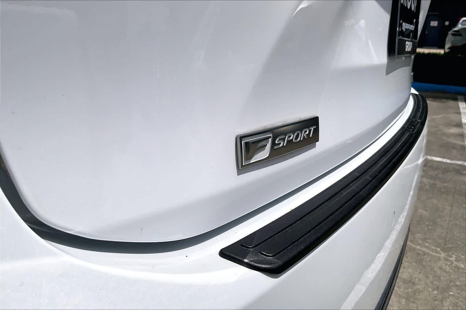 Used 2022 Ultra White Lexus F SPORT Handling image 18
