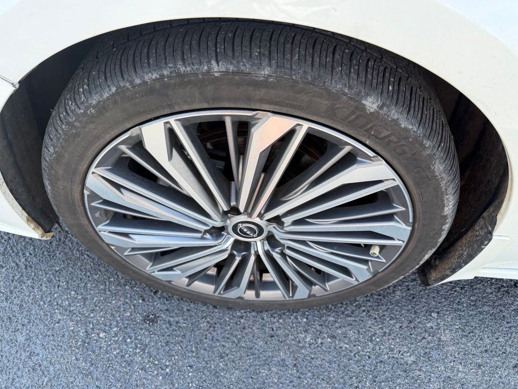 Used 2025 White Nissan 2.5 SL image 6