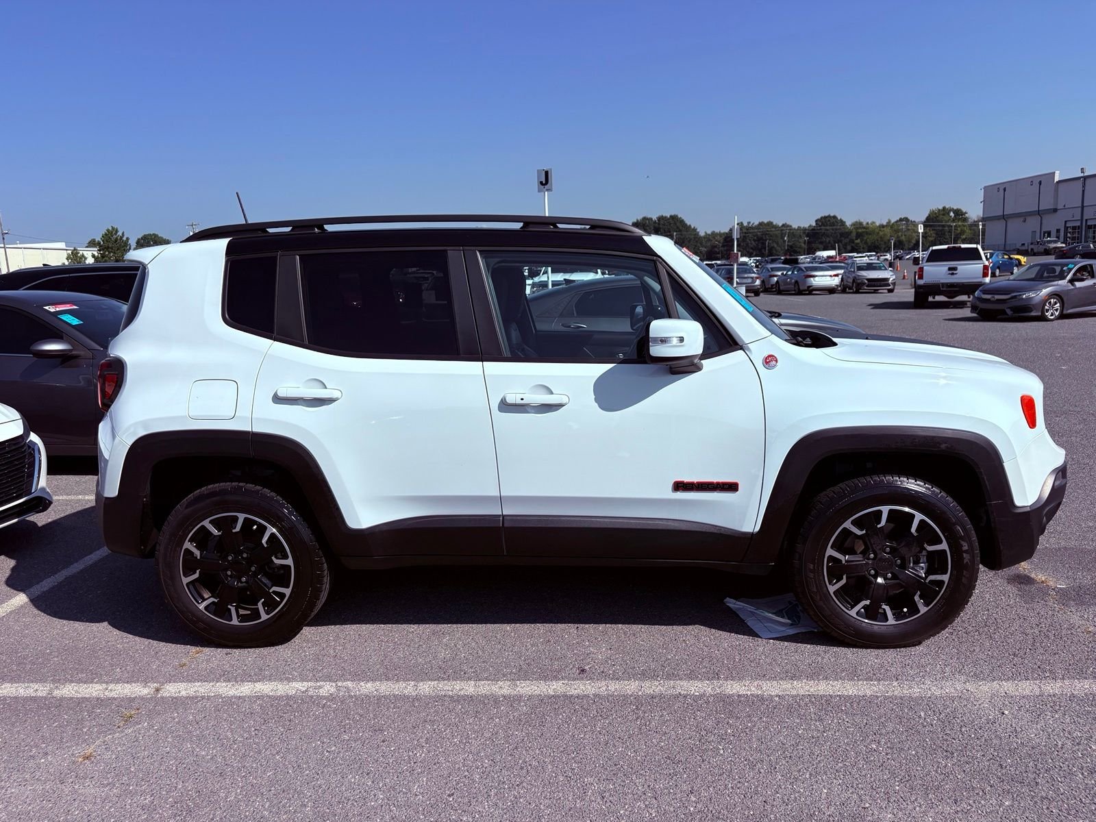 Used 2023 Alpine White Jeep Trailhawk image 3
