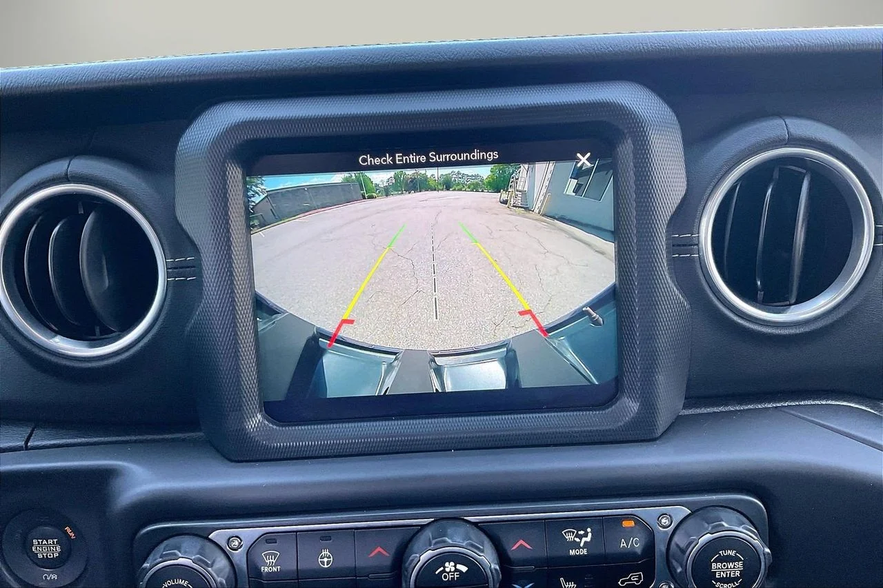 Certified Used 2018 Silver Jeep Sahara image 15