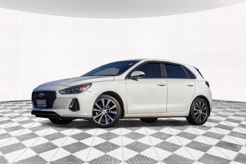 Used 2018 White Hyundai Base image 2