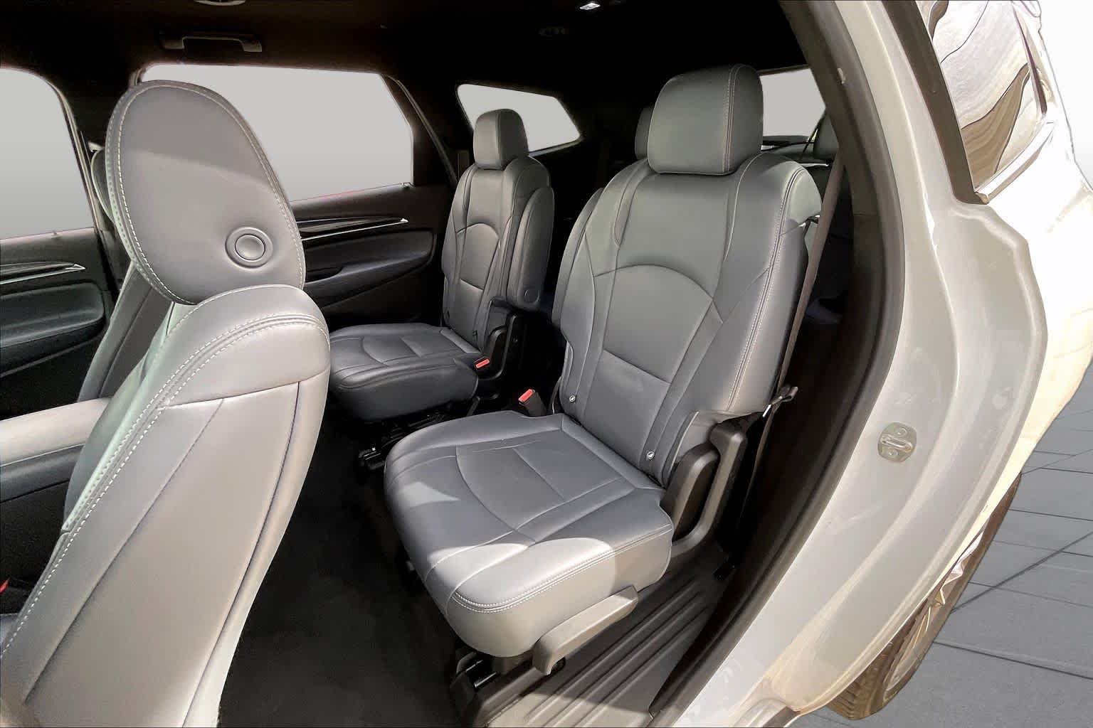 Used 2022 Summit White Buick Premium image 17
