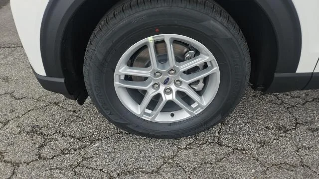 New 2026 Star White Metallic Tri-Coat Ford Active RWD image 31