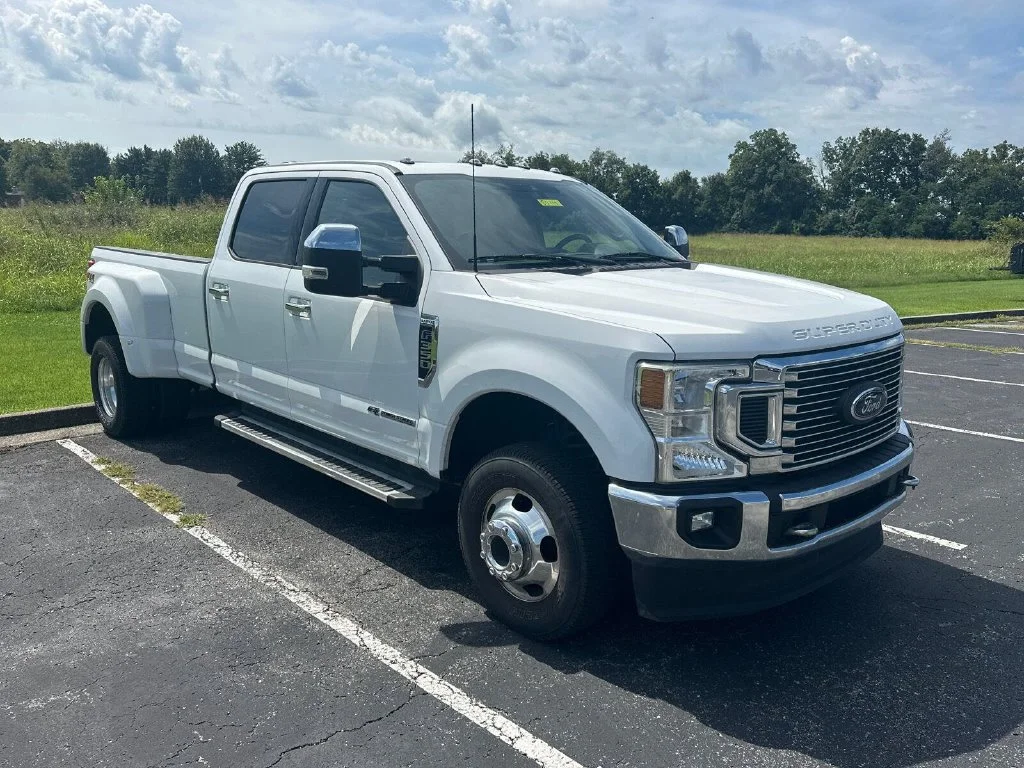 Used 2022 White Ford Lariat image 1