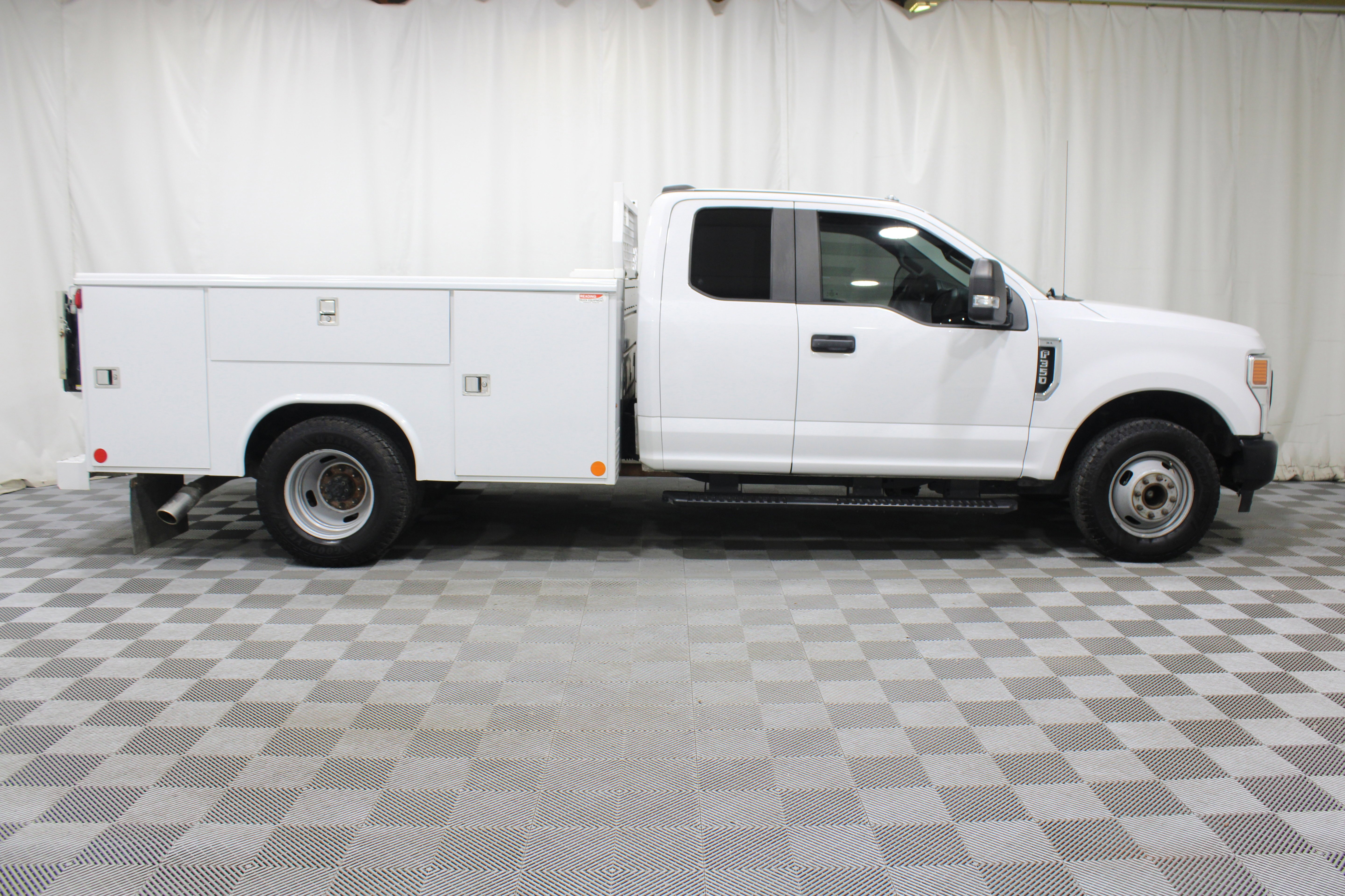 2020 Ford F-350 Super Duty Chassis Cab XL - Photo 24