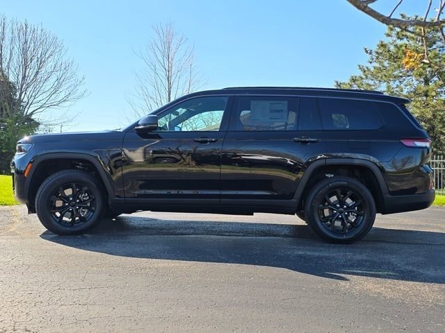 New 2026 Diamond Black Crystal Pearl-Coat Exterior Paint Jeep Altitude image 26
