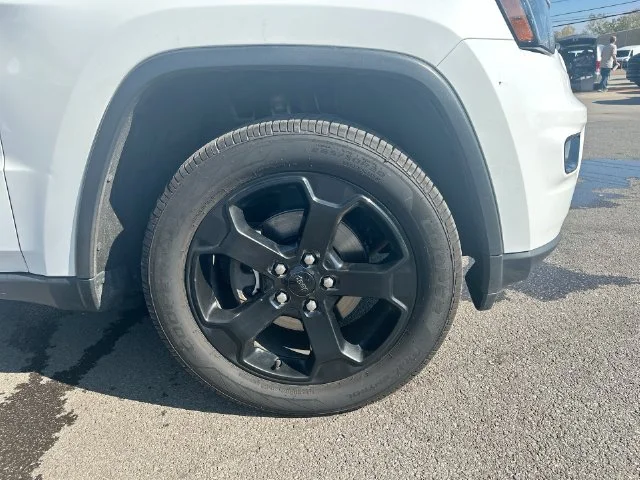 Used 2020 White Jeep Laredo image 13