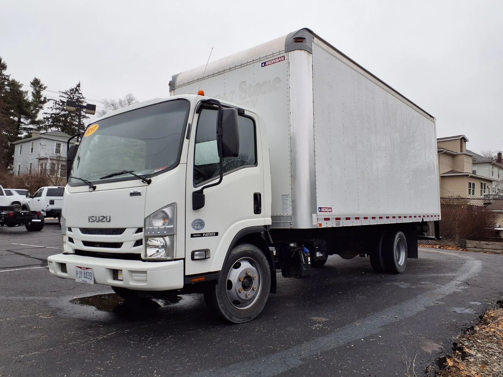 2017 Isuzu NRR's photo