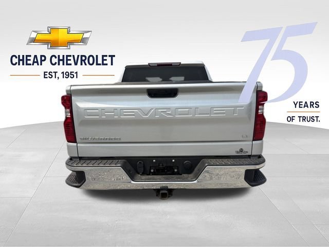 Used 2022 SILVER ICE METALLIC Chevrolet LT image 4
