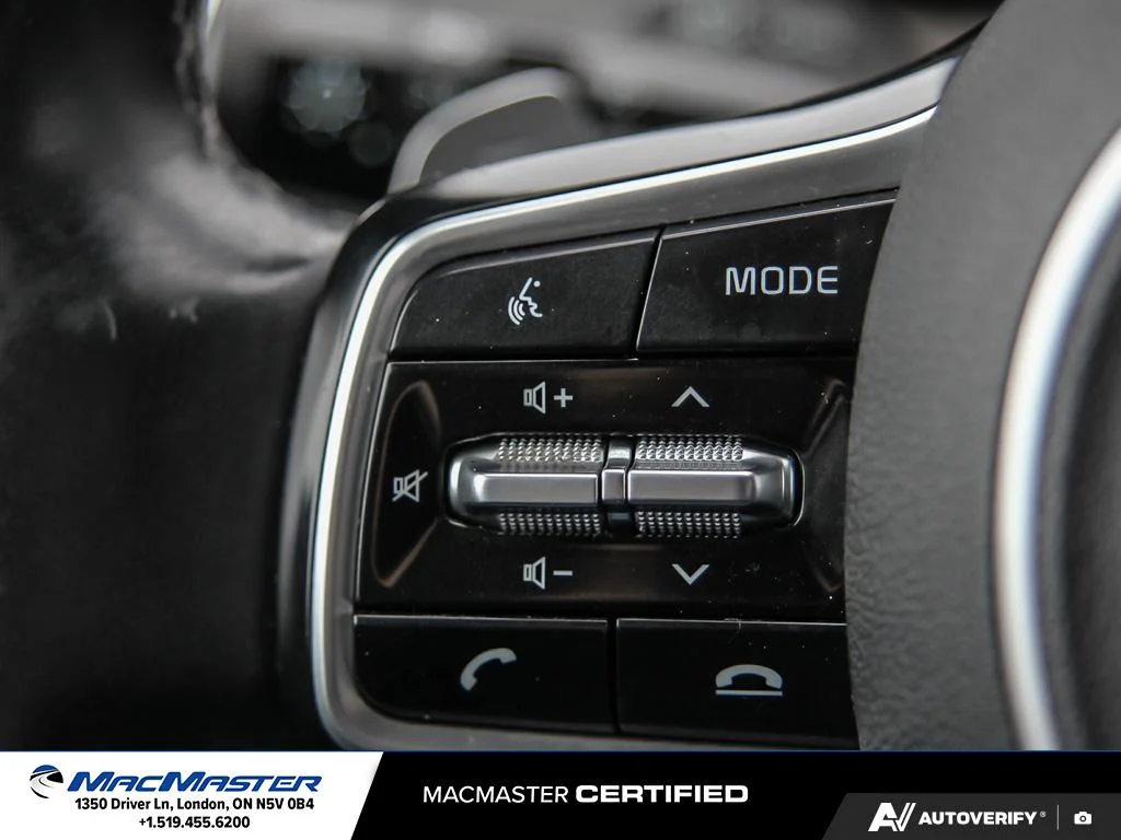Used 2022  Kia  image 21