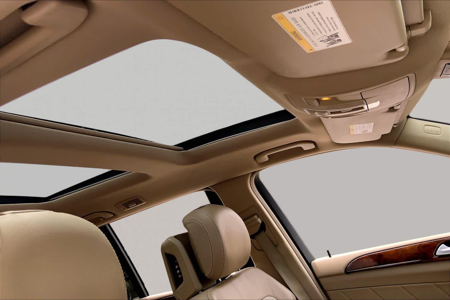 Used 2014 Polar White Mercedes-Benz GL 550 image 14