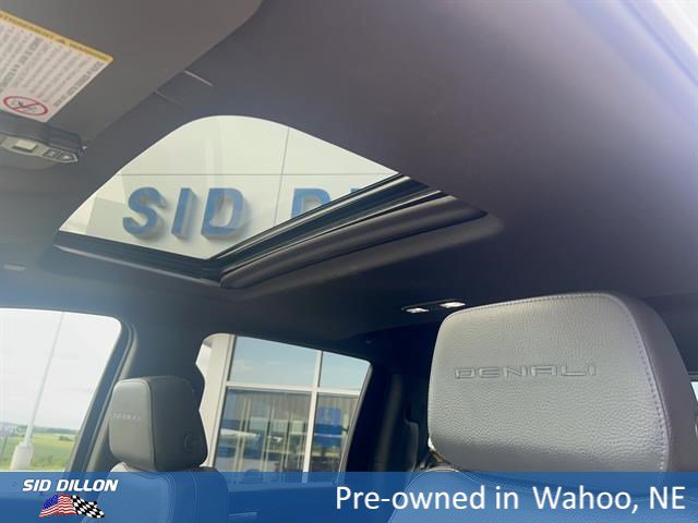 Used 2021 White Frost Tricoat GMC Denali image 11
