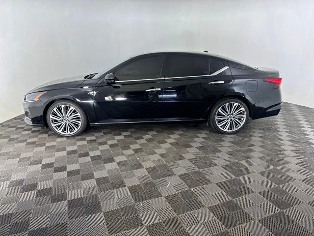Used 2023 Black Nissan 2.5 SL image 9