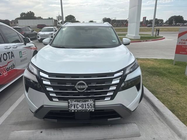 Used 2024 White Nissan SL image 3