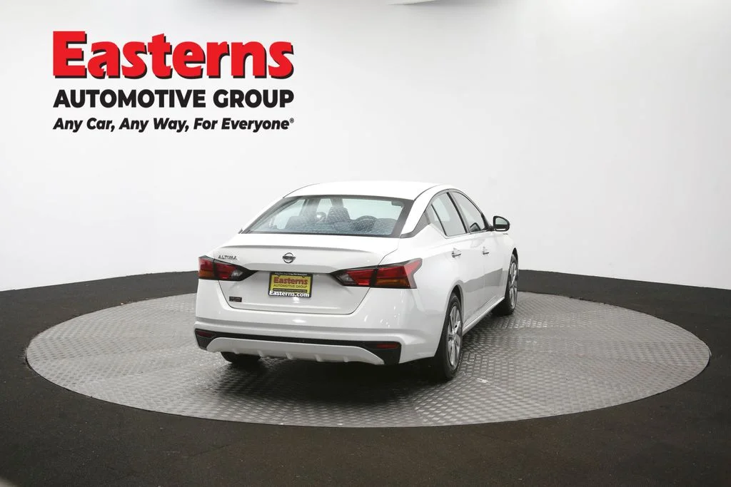 Used 2022 White Nissan 2.5 S image 37