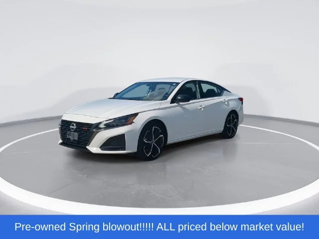 Used 2024 White Nissan 2.5 SR image 4