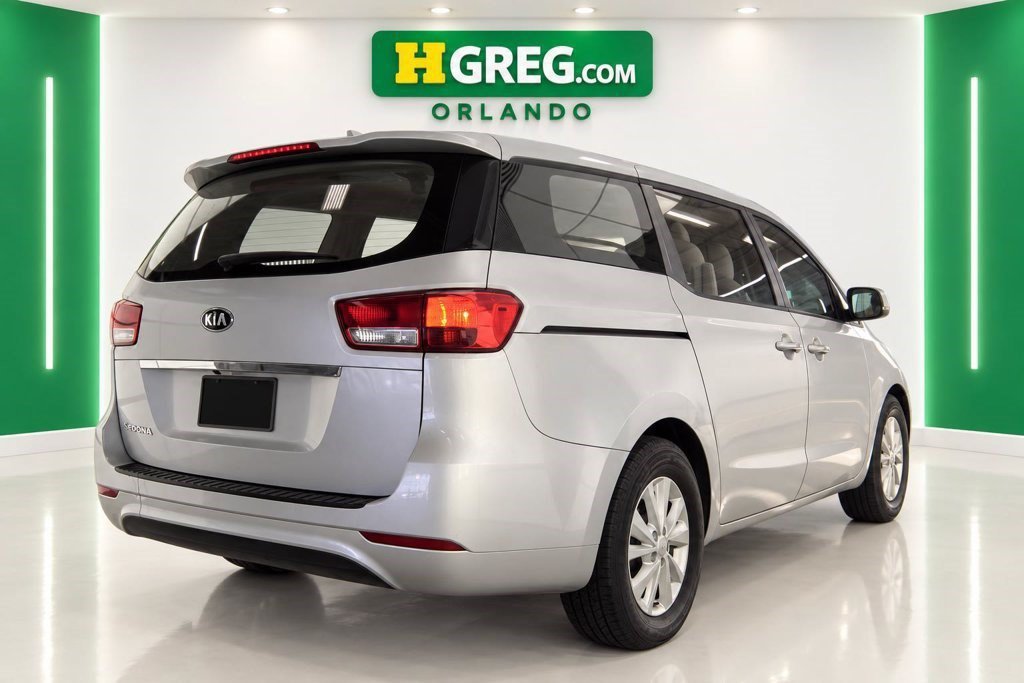 Used 2018 Silky Silver Kia L image 4