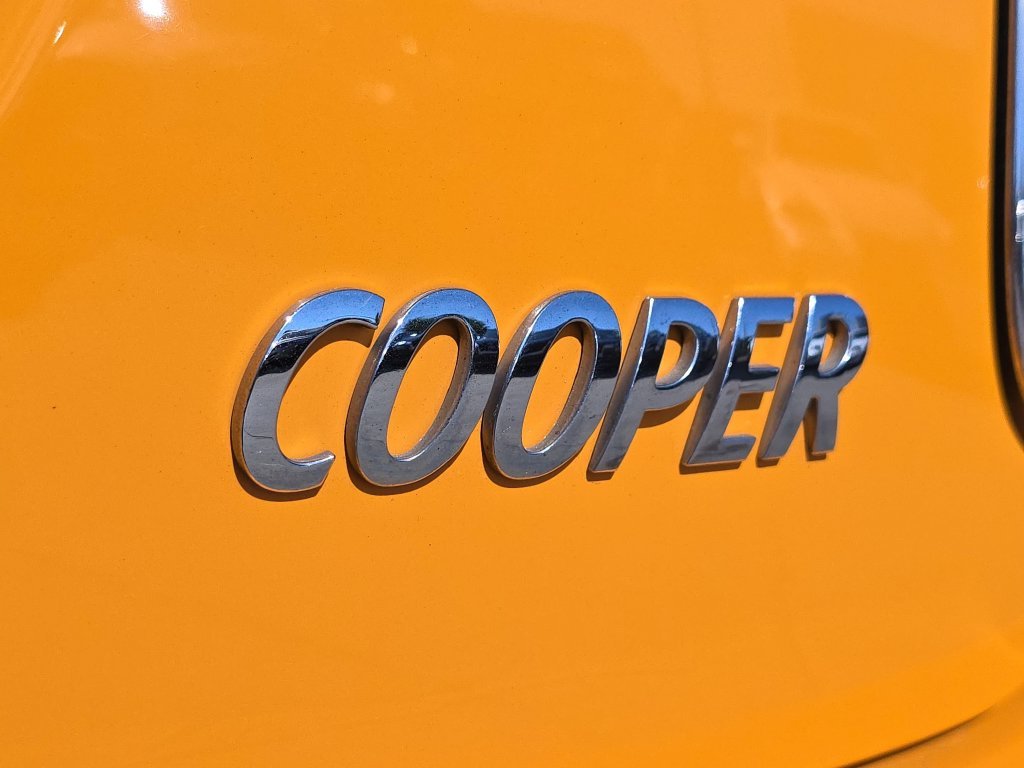 Used 2015 Orange MINI Base image 16