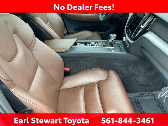 Used 2019 White Volvo T5 Momentum image 46