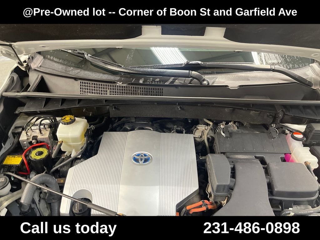Used 2017 White Toyota XLE image 10