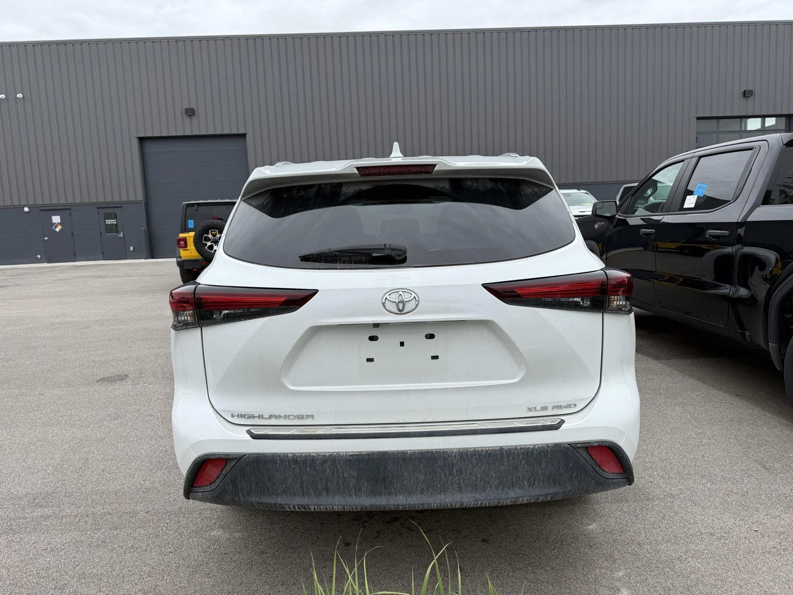 Used 2025 Wind Chill Pearl Toyota LE image 3